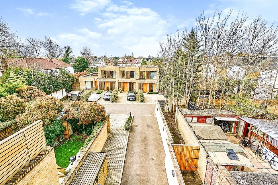 Main image of 2 bedroom End Terrace House for sale, Kingston Road, Teddington, TW11