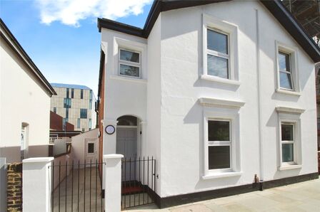 Penrhyn Road, 2 bedroom Semi Detached House to rent, £2,100 pcm