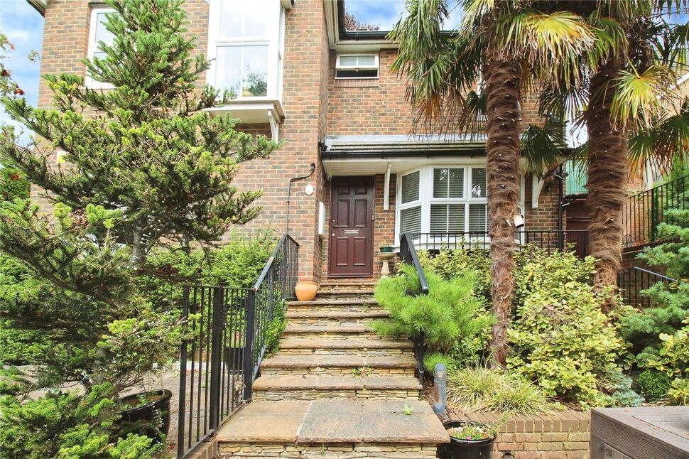Main image of 1 bedroom Room to rent, Dutch Gardens, Kingston upon Thames, KT2