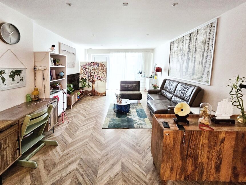 Main image of 1 bedroom Flat for sale, Wheatfield Way, Kingston upon Thames, KT1