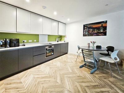 Wheatfield Way, 1 bedroom  Flat for sale, £399,000