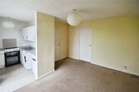 Ewell Road, 1 bedroom Flat to rent, &pound;1,350 pcm