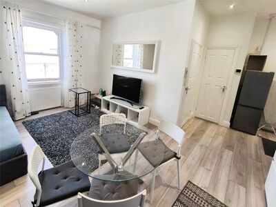 St. Philip's Road, 1 bedroom Flat for sale, &pound;299,995