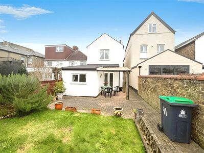 Douglas Road, 5 bedroom Detached House for sale, £750,000