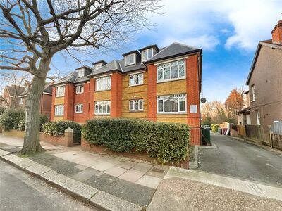 Dukes Avenue, 1 bedroom  Flat for sale, £285,000