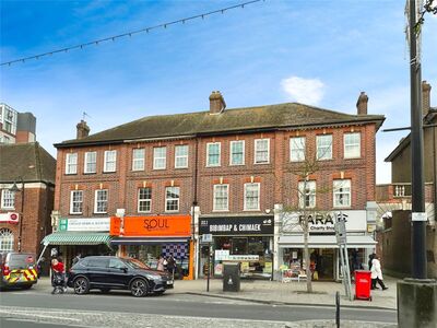 High Street, 3 bedroom  Flat for sale, £395,000