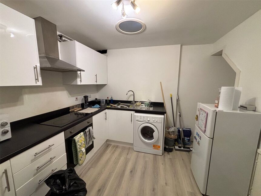 Main image of 1 bedroom Flat for sale, Cambridge Road, New Malden, Surrey, KT3