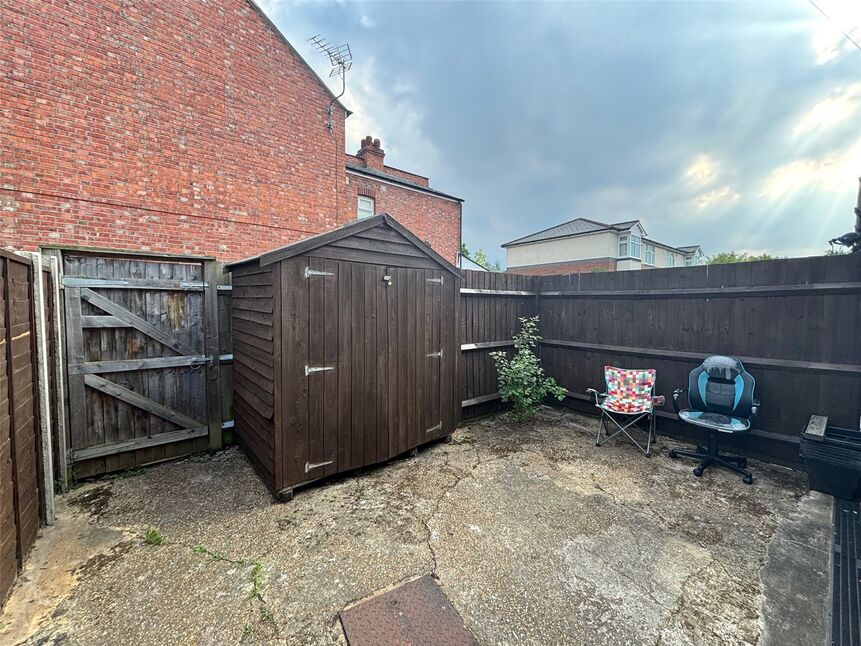 Main image of 1 bedroom Flat for sale, Cambridge Road, New Malden, Surrey, KT3