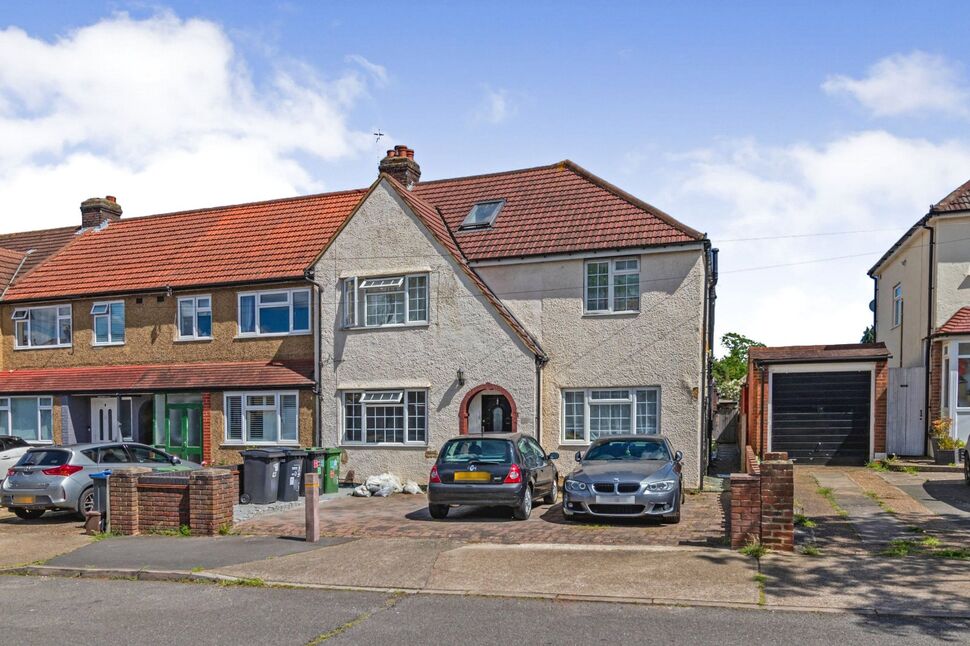 1 bedroom Detached Room to rent