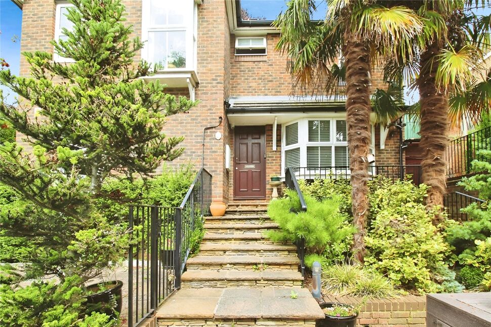 Main image of 5 bedroom Detached House to rent, Dutch Gardens, Kingston upon Thames, KT2