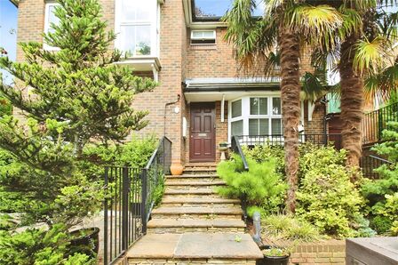 1 bedroom Detached Room to rent