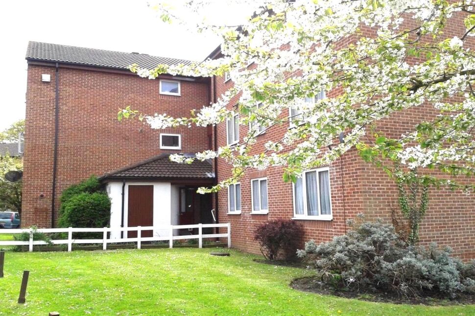 Main image of 2 bedroom Flat for sale, Chessington Hall Gardens, Chessington, KT9