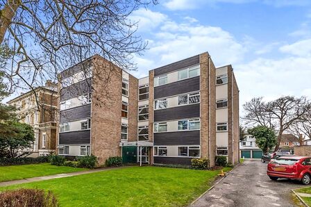 18 The Avenue, 2 bedroom  Flat for sale, £330,000