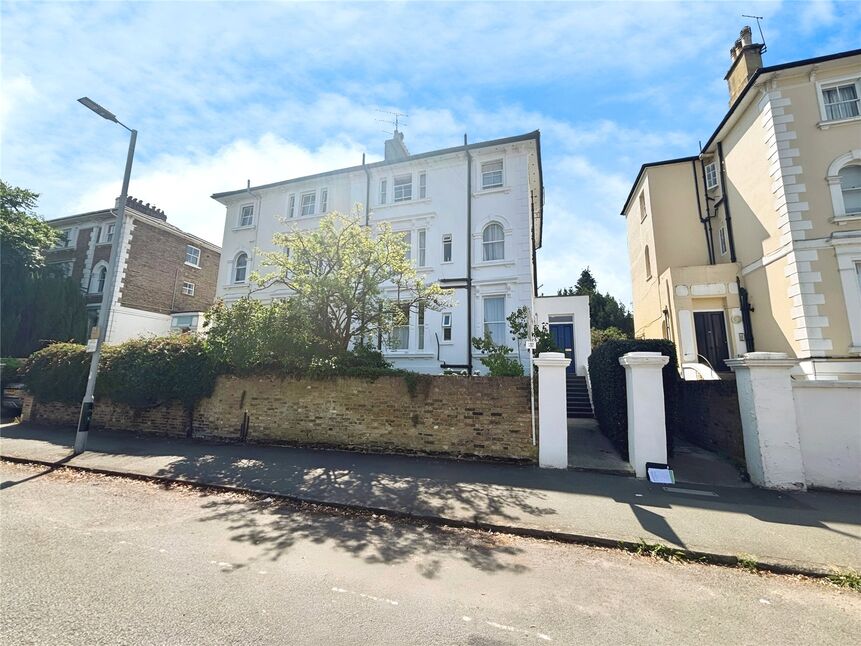 Main image of 1 bedroom Flat for sale, Uxbridge Road, Kingston upon Thames, KT1