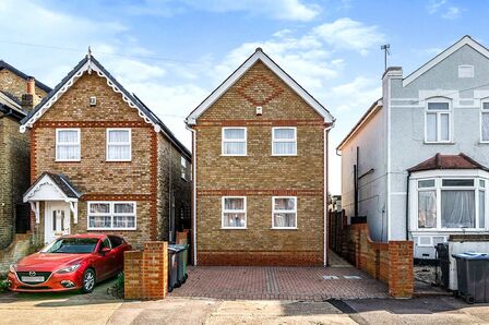 1 bedroom Detached Room to rent