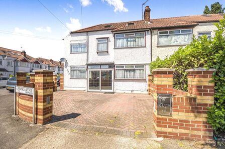 1 bedroom End Terrace Room to rent