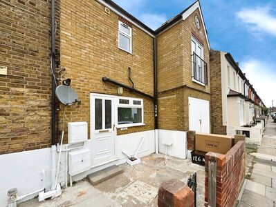 Stanley Road, 3 bedroom  Flat to rent, £2,000 pcm