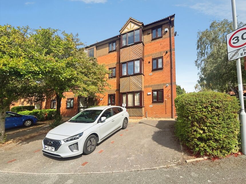 Main image of 1 bedroom Flat for sale, Chaffinch Close, Surbiton, KT6
