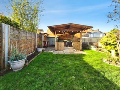 Collier Close, 2 bedroom Flat for sale, &pound;350,000