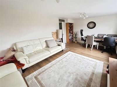 3 bedroom Flat for sale