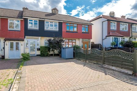 3 bedroom Mid Terrace House for sale