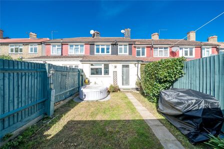 3 bedroom Mid Terrace House for sale