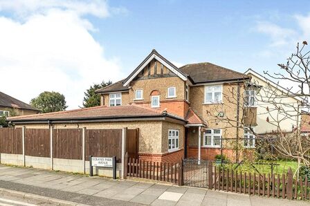 Villiers Avenue, 4 bedroom Detached House to rent, £3,500 pcm