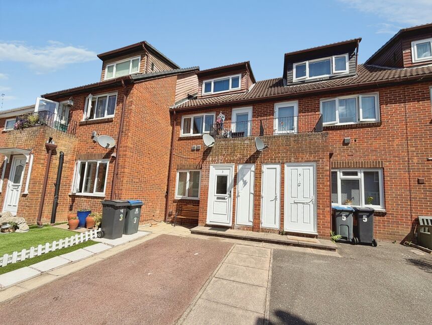 Main image of 1 bedroom Flat for sale, Glenbuck Road, Surbiton, Surrey, KT6