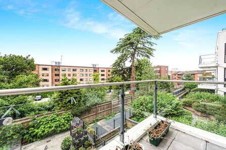 2 bedroom Flat for sale