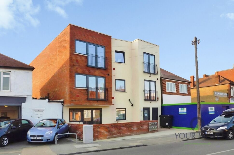 Main image of 1 bedroom Flat for sale, Red Lion Road, Surbiton, Surrey, KT6