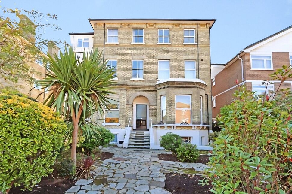 Main image of 1 bedroom Flat for sale, Parklands, Surbiton, KT5