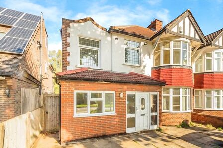 Elgar Avenue, 1 bedroom Property to rent, &pound;900 pcm
