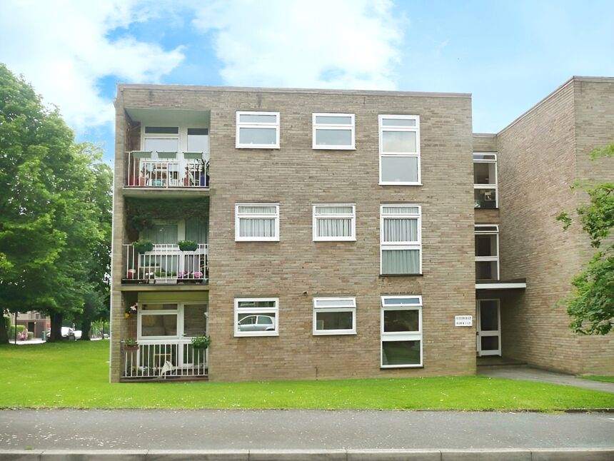 Main image of 2 bedroom Flat to rent, 8 Eaton Road, Sutton, Surrey, SM2