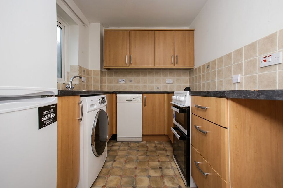 Fitted Kitchen With Appliances