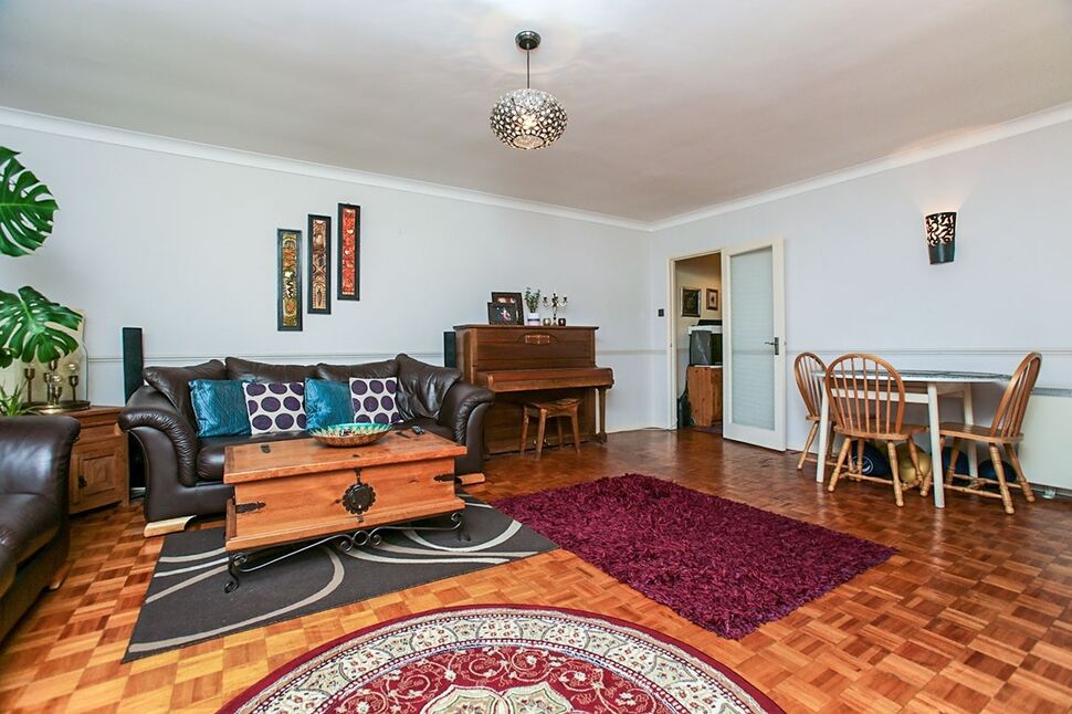 2 bedroom Flat to rent, Christchurch Park, Sutton, SM2 £1,600 pcm