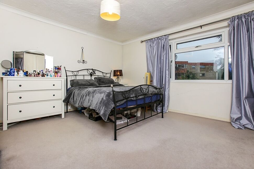 2 bedroom Flat to rent, Christchurch Park, Sutton, SM2 £1,600 pcm