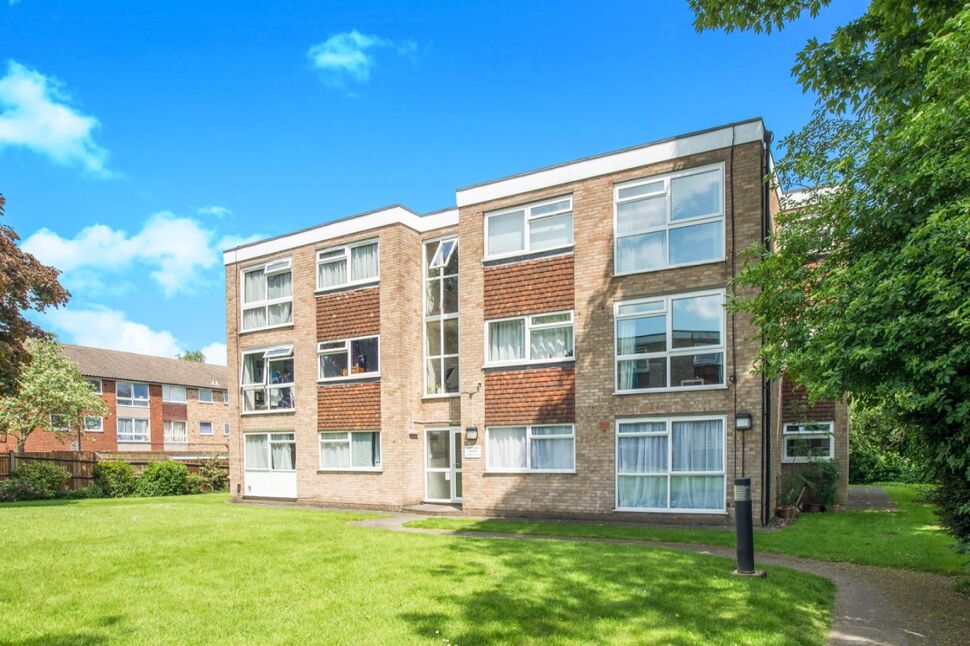 Main image of 1 bedroom Flat to rent, Chanctonbury Gardens, Sutton, Surrey, SM2