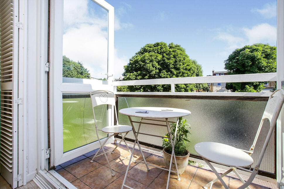 Main image of 2 bedroom  Flat for sale, Grasmere Court, 3 Cedar Gardens, Surrey, SM2
