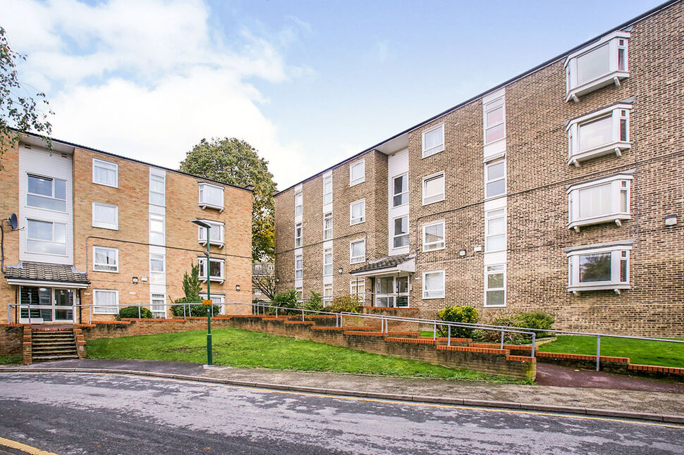 Main image of 2 bedroom  Flat for sale, Ambleside Gardens, Sutton, SM2
