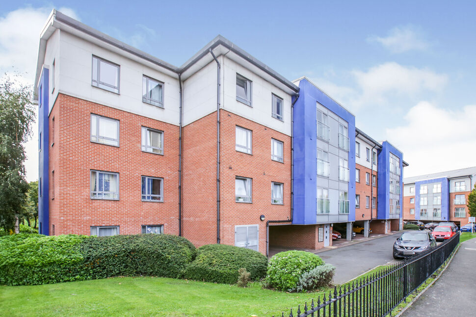 Main image of 2 bedroom  Flat for sale, Wheatcroft Court, Cleeve Way, Sutton, SM1