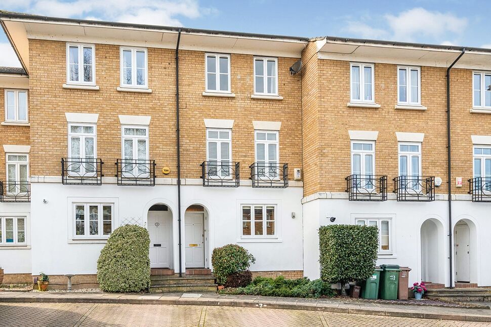 Main image of 4 bedroom House to rent, Courtenay Avenue, Sutton, Surrey, SM2