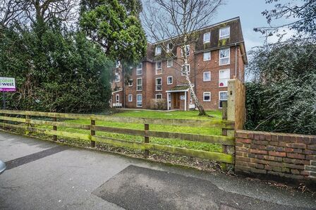 All Saints Road, 2 bedroom  Flat to rent, £1,500 pcm