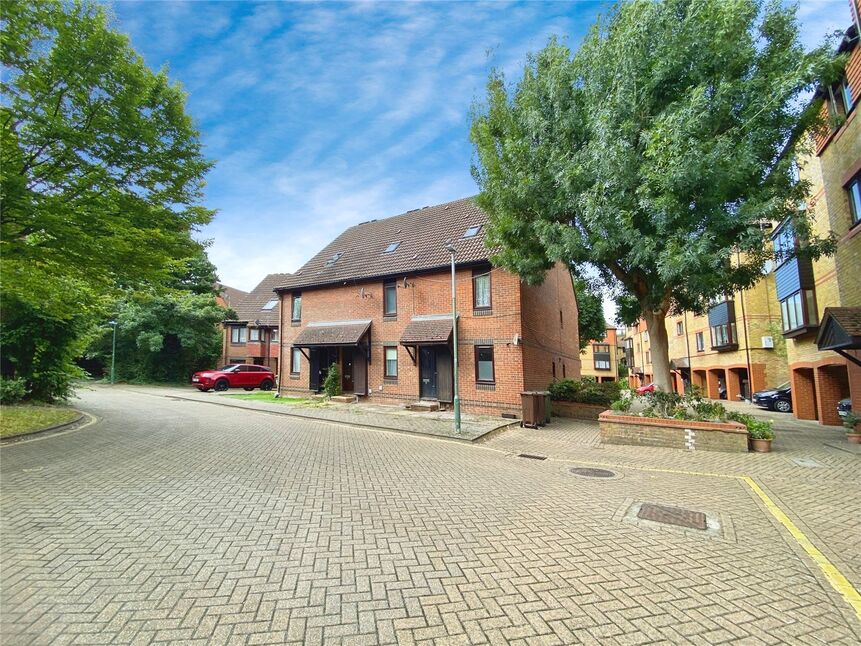 Main image of 2 bedroom Flat to rent, Shott Close, Sutton, SM1