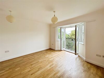 Eaton Road, 2 bedroom Flat for sale, &pound;325,000