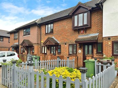2 bedroom Mid Terrace House for sale