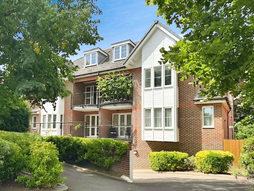 Main image of 2 bedroom Flat for sale, York Road, Cheam, Sutton, SM2