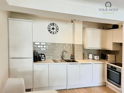 Cedar Road, 2 bedroom Flat for sale, &pound;315,000