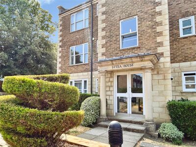 Walnut Mews, 1 bedroom Flat for sale, &pound;270,000