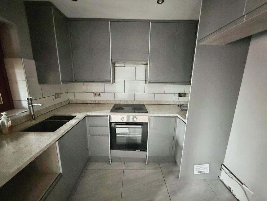 Main image of 2 bedroom Mid Terrace House for sale, Russell Way, Sutton, SM1