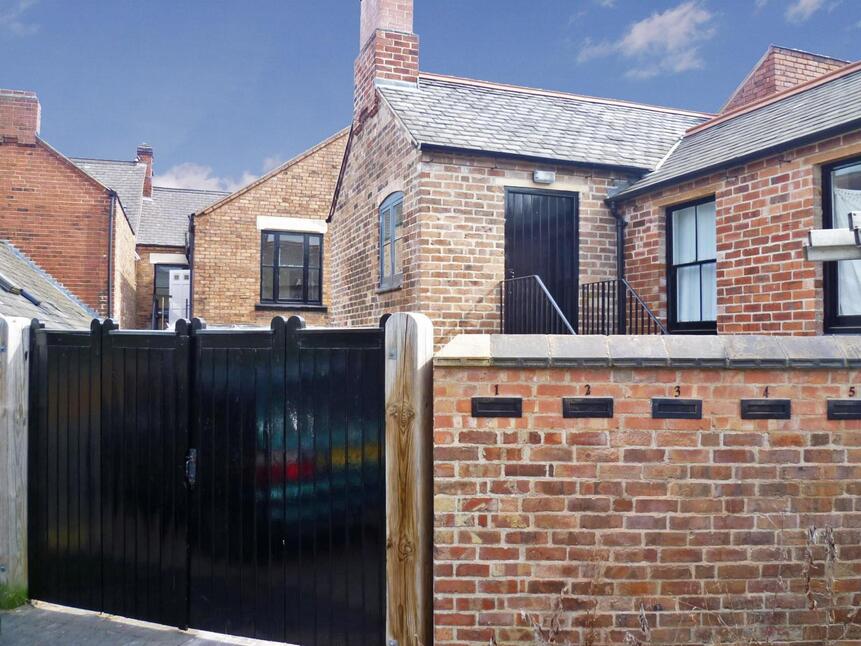Main image of Flat to rent, Ernest Hall Way, Swadlincote, Derbyshire, DE11